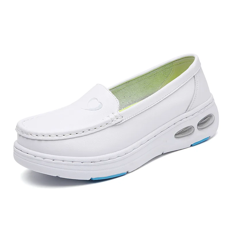 Primavera estate nuovi mocassini con plateau in vera pelle bianca scarpe da infermiera da donna scarpe Slip-On Casual con suola morbida e traspirante