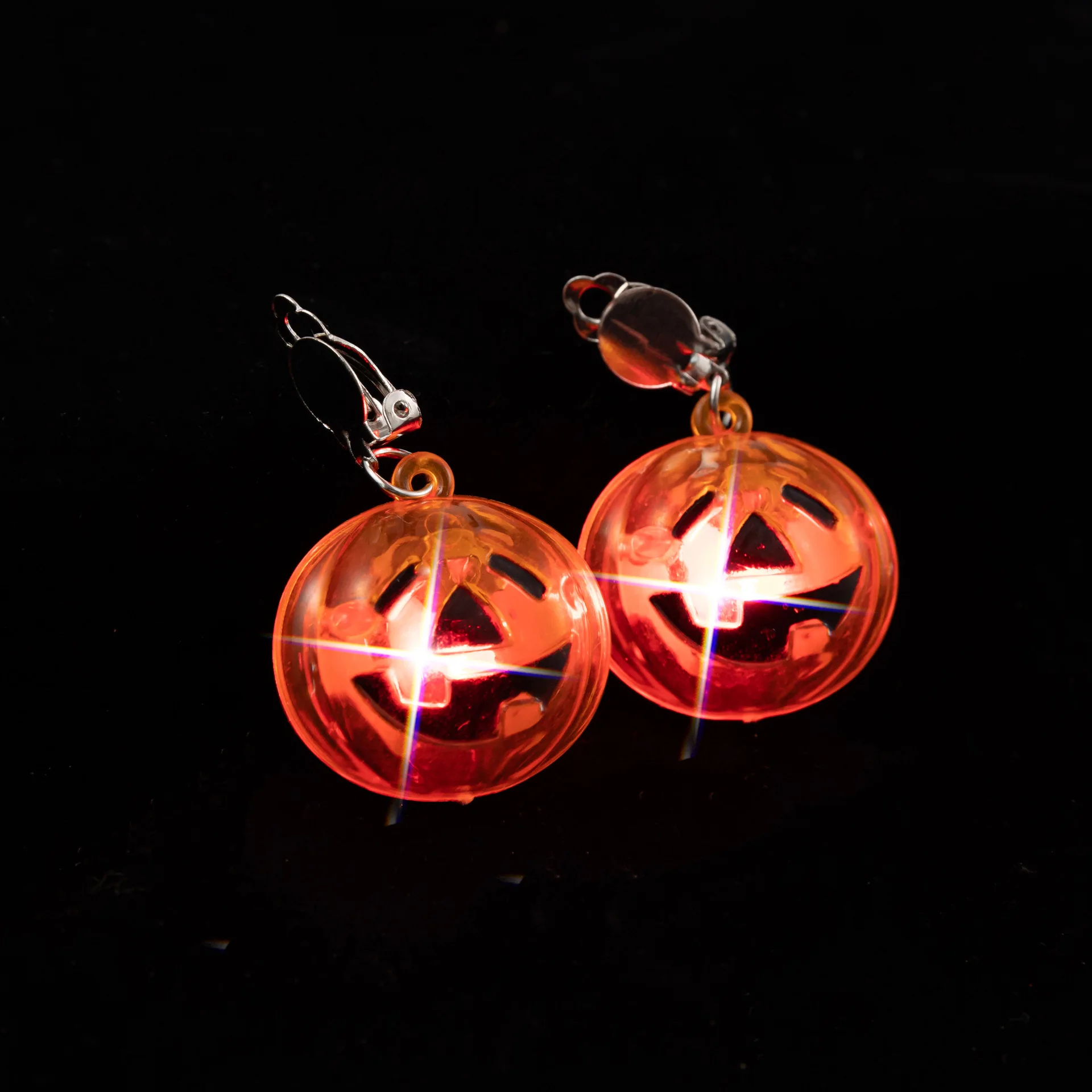 Novelty Funny Light-emitting Earrings Halloween Earrings LED Simulation Pumpkin Skull Flash Earrings Party Decoration Props