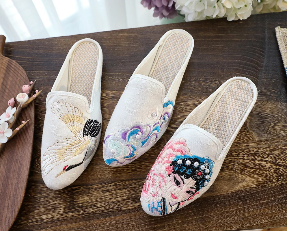 Slippers Women Winter Warm Cotton Shoes Embroidery Flat Mules Comfortable Soft Light Ladies Pointy Toe Slippers Flip Flops Women