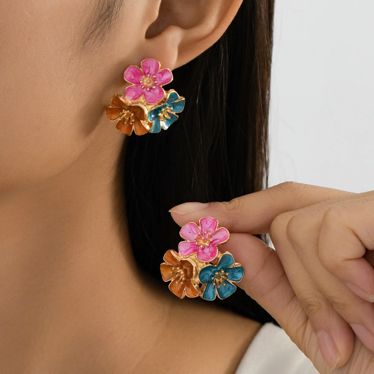 1 Pair Korean Earrings 2025 Sweet Enamel Floral Studs Minimalist Metal Lightweight Hypoallergenic Spring Summer Gift