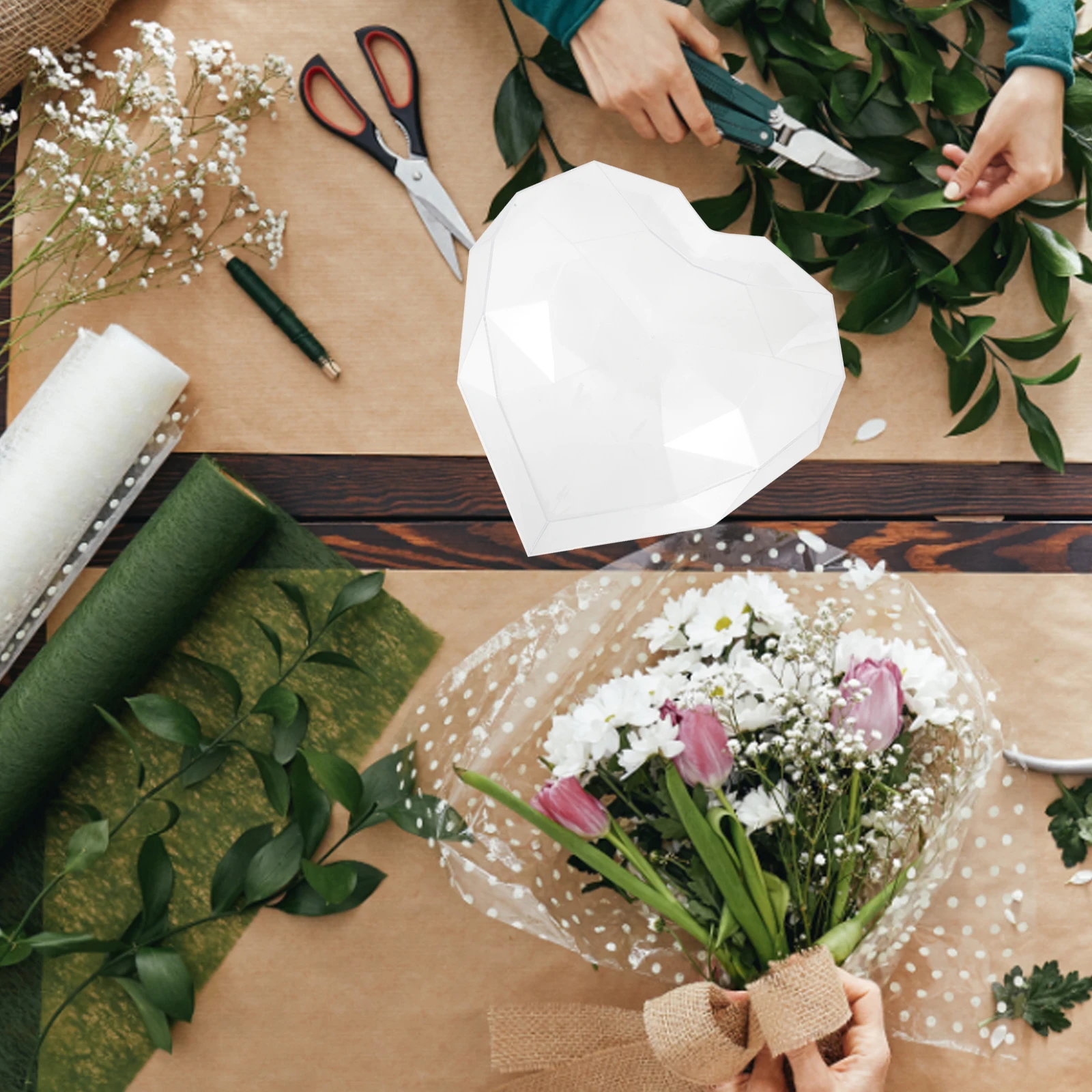 

Heart Shape Flower Packaging Clear Acrylic Container for Wedding Engagement Proposal Arrangement Lightweight Gift Box for Her