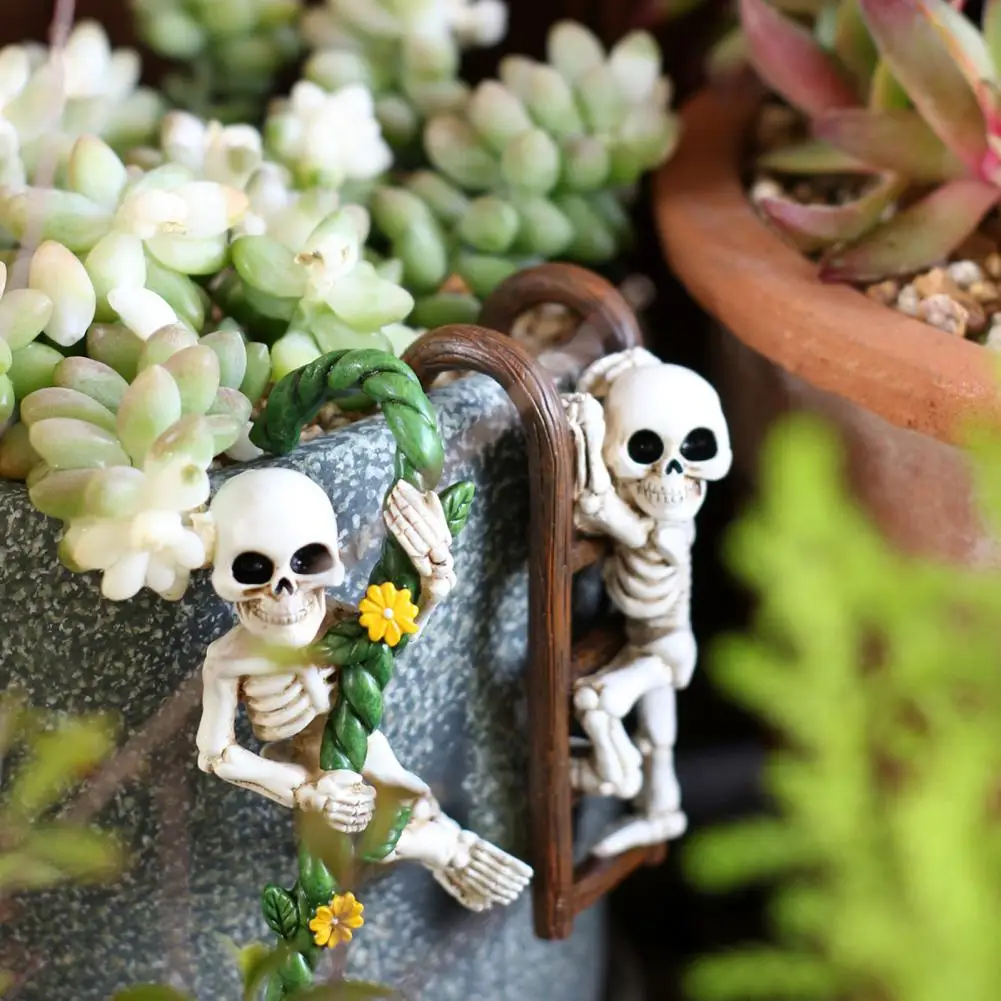 

2 Pcs Funny Climbing Skeleton Statues Unique Skull Decoration Planter Hugger for Porch Garden Halloween Decor