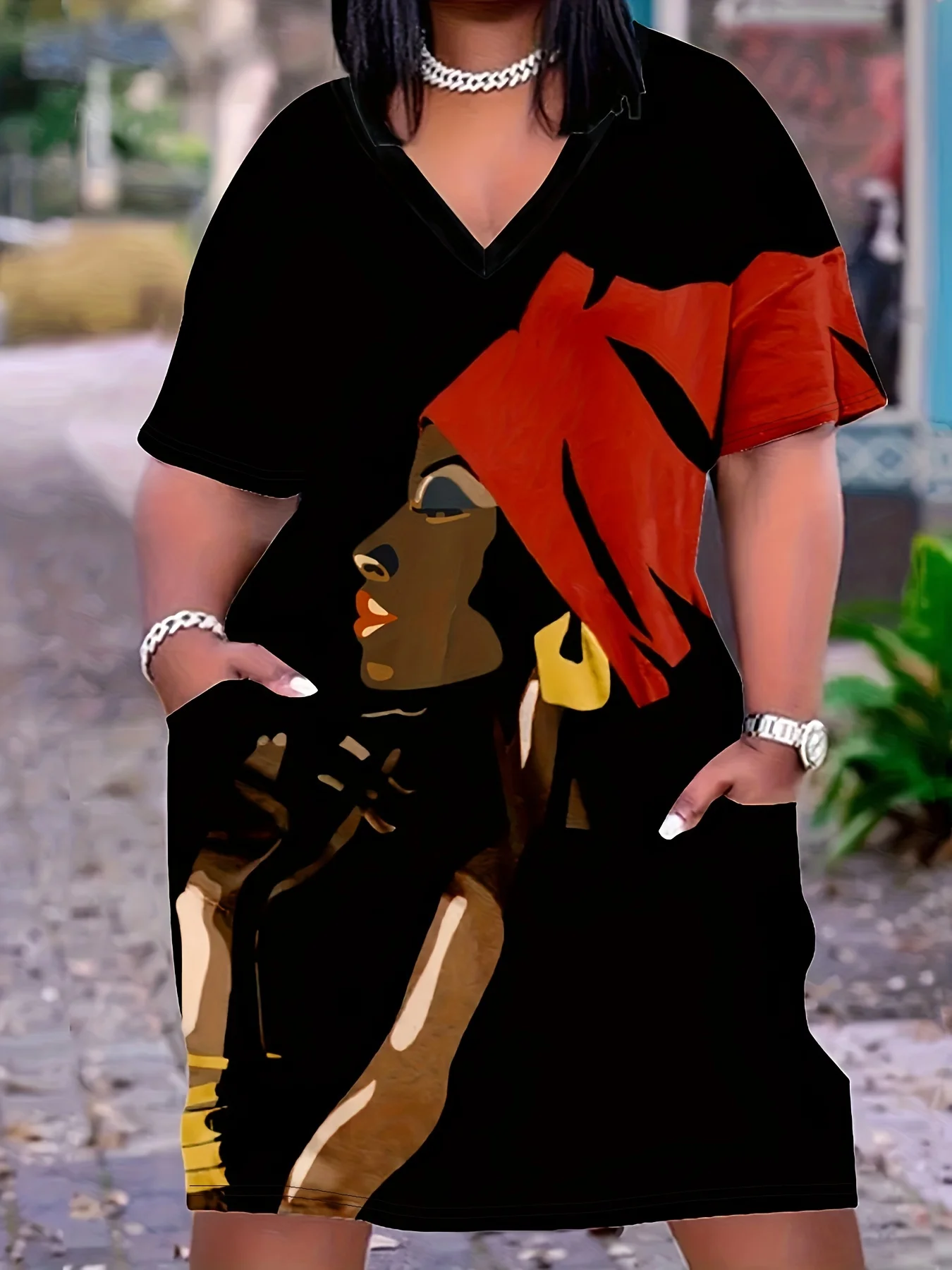 Vestido tubo reto com decote em V estampado casual