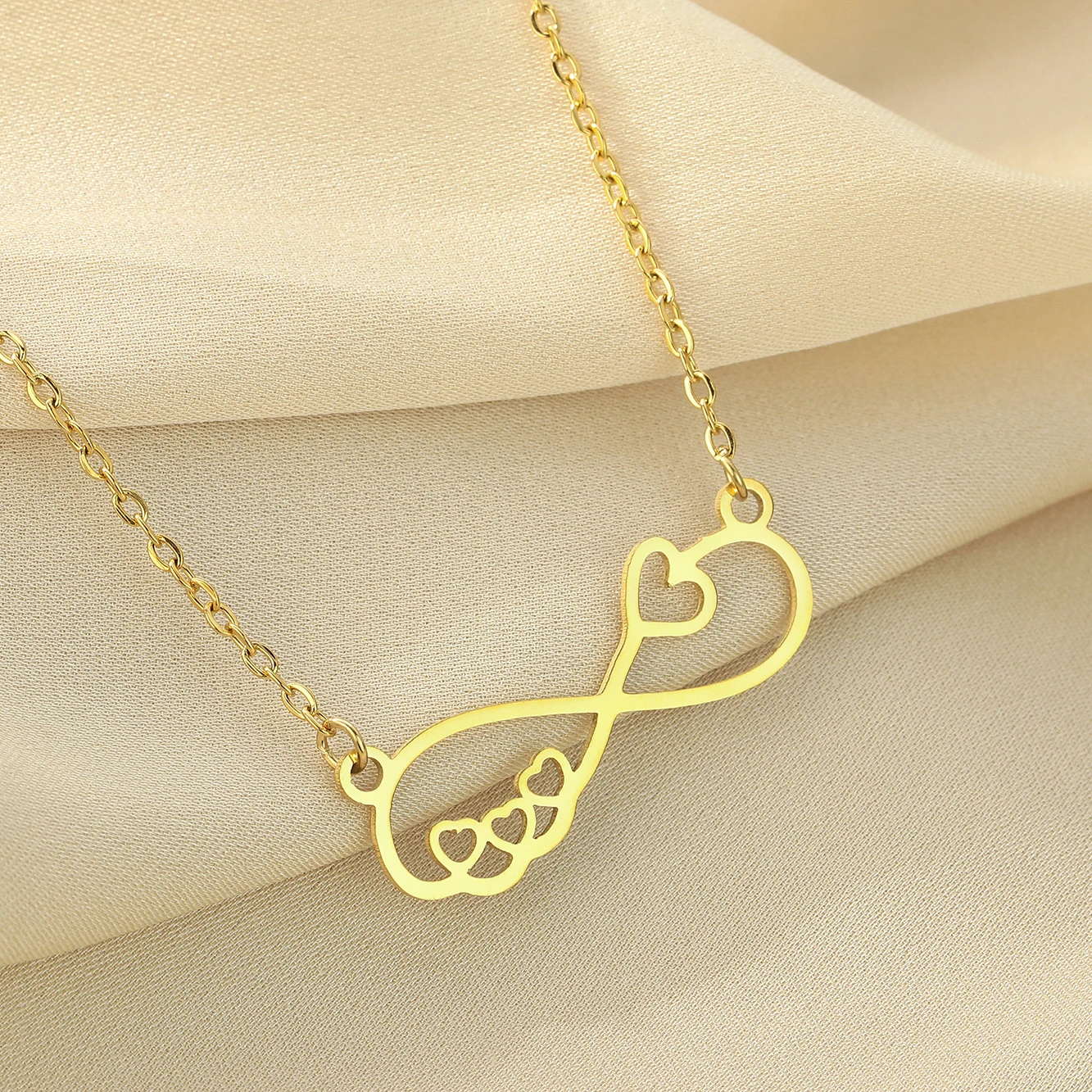 CHENGXUN Infinity Necklace with Hearts Pendant Hearts Infinity Necklace Forever Hearts Necklace Eternal Gift for Men and Women