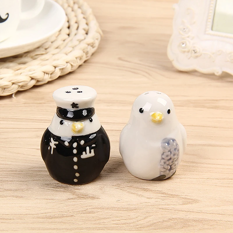 2Pcs Ceramic Penguin Salt And Pepper Shaker Cartoon Spice Container Wedding Party Favor Tabletop Animal Decoration Spice Jar