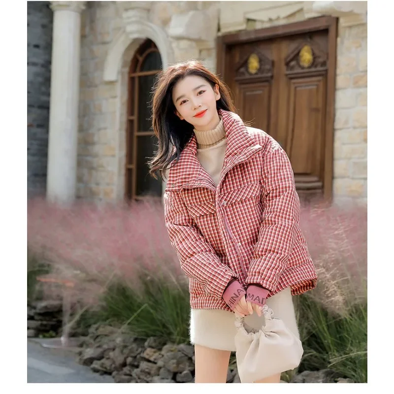 2024 Winter New Stand Collar Plaid Quilted Jacket Female Short Style Little Fellow White Duck Down Coat Down Jacket Comfort Warm