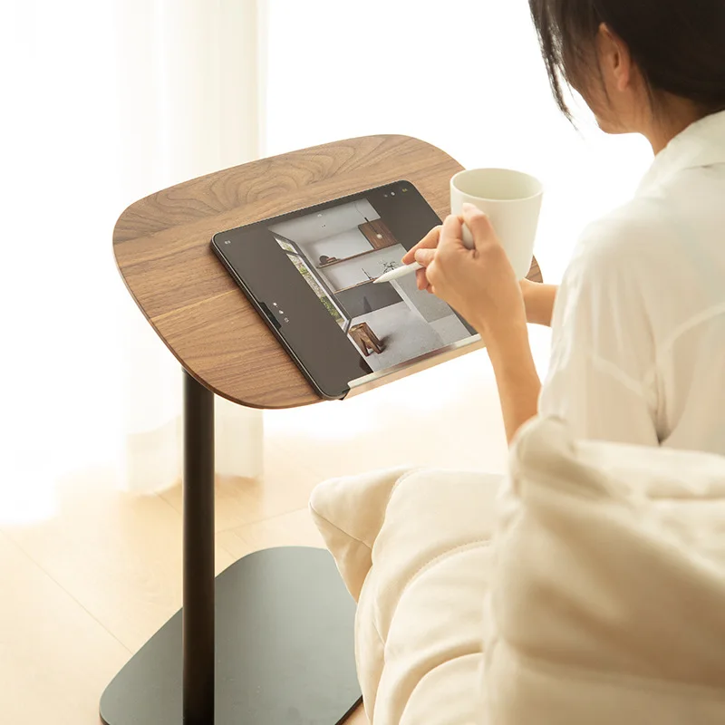 

Hot items in the store A few ornaments on the side of the mobile sofa can be lifted and lowered to rotate the bedside table.