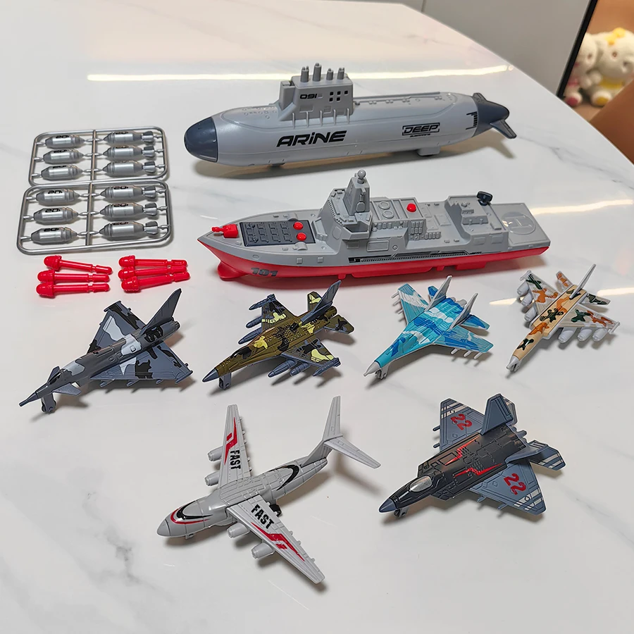 

Children's aircraft carrier frigate toy, can be launched, submarine model, 6-alloy airplane, suitable for boys' birthdays