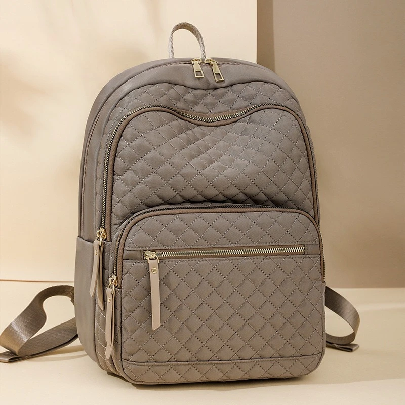 Europe and the United States new embroidery fashion Joker large-capacity travel commuter wear-resistant backpack.