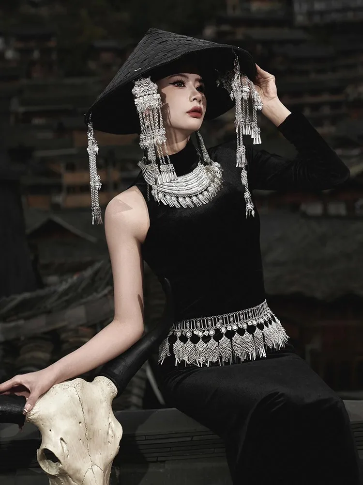 

Black one-shoulder fitted long dress shawl hat necklace waist chain complete set of photography clothing