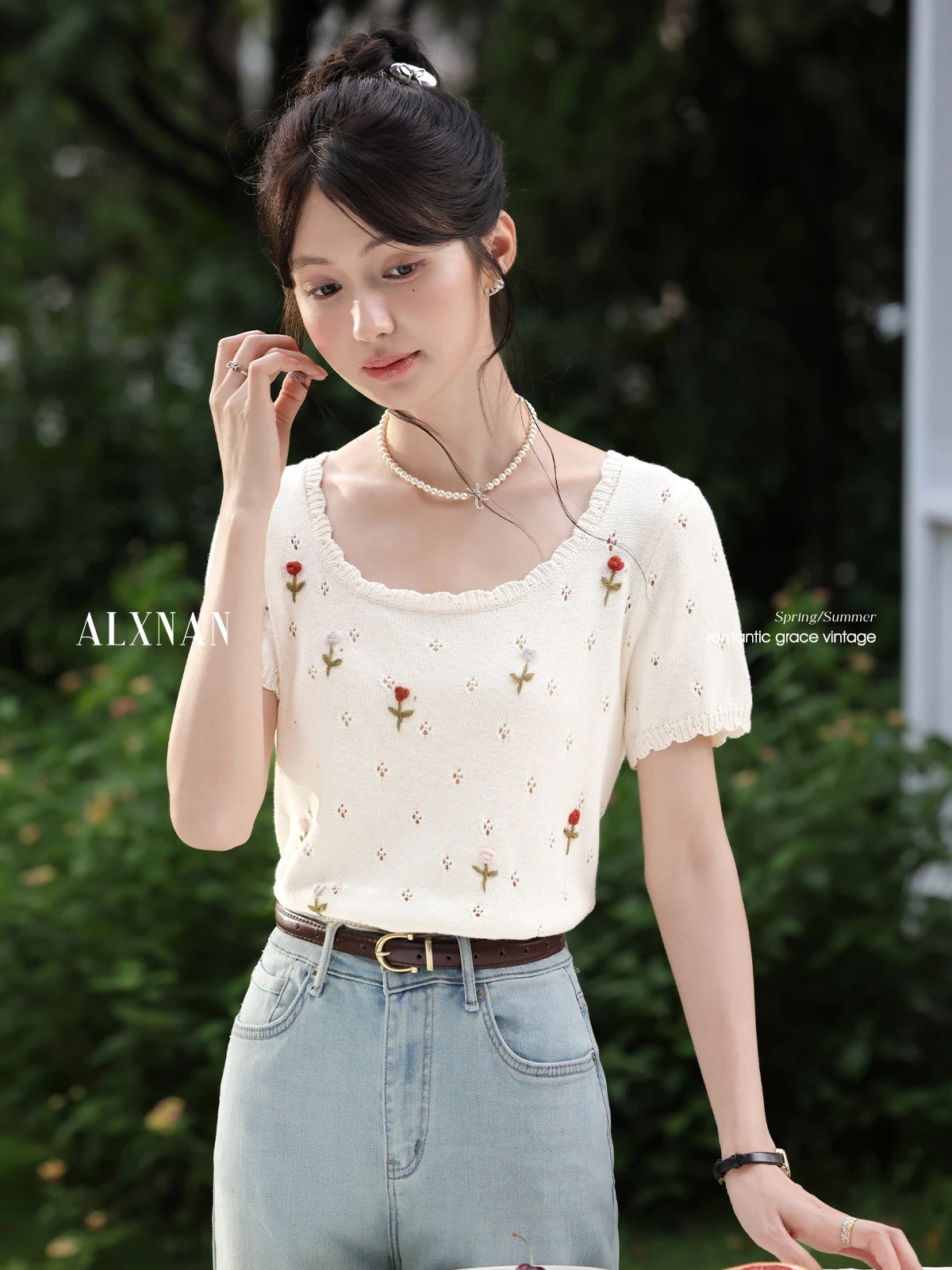

ALXNAN Women's Knitted T-shirt Elegant Sweet Hollow Embroidery Cotton T-shirt 2025 Summer Thin Short Sleeve Tops Ladies L557110