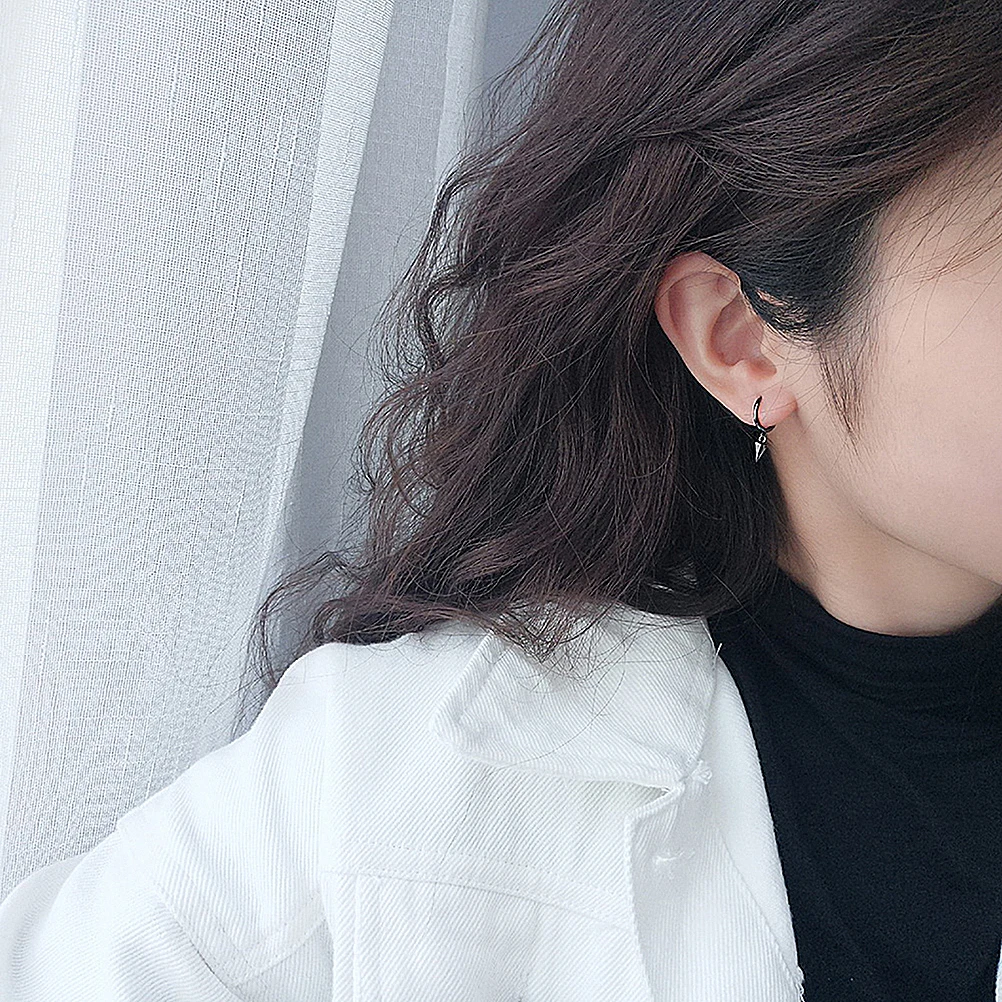 

1 Pair of Brief Silver Geometrical Cone Ear Drops Lovely Earings Jewelry Decor for Women Men (Black)