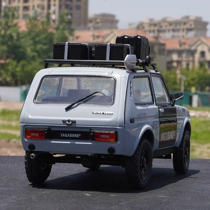 

Коллекционное издание в масштабе 1:18, классическая модель автомобиля LADA Niva, литая под давлением металлическая копия внедорожника из металлического сплава для хобби для взрослых, идентификатор подарка в стиле ретро