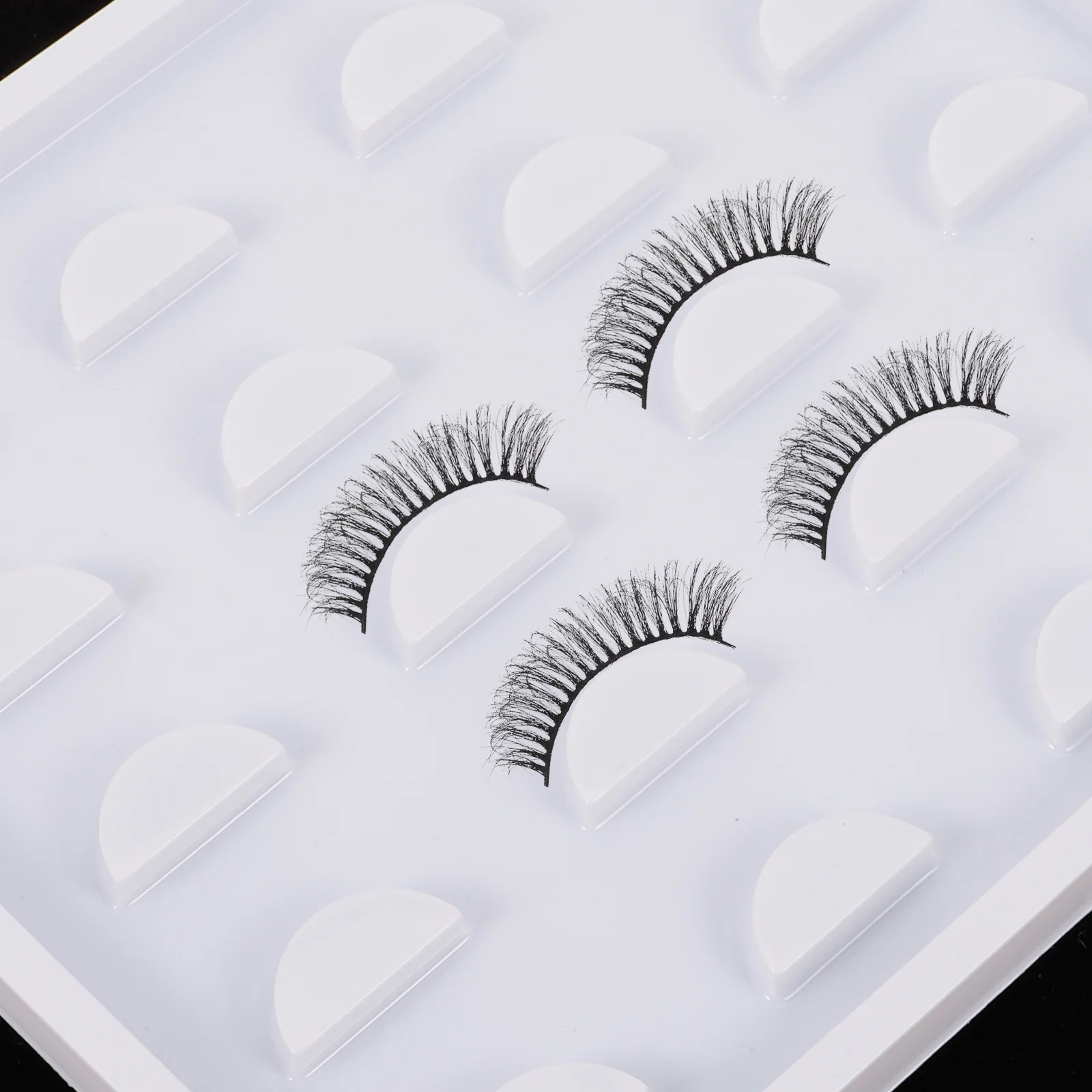 

False Eyelash Storage Case Plastic Lash Tray Holder Organizer Box Ensuring Lash Protection and Convenient Use Eyelash Holder