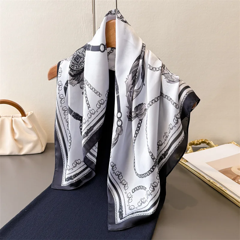 

Роскошный квадратный шарф с цепочкой и принтом, модная женская мягкая атласная шаль, женская декоративная бандана, шейный платок, платок, хиджаб