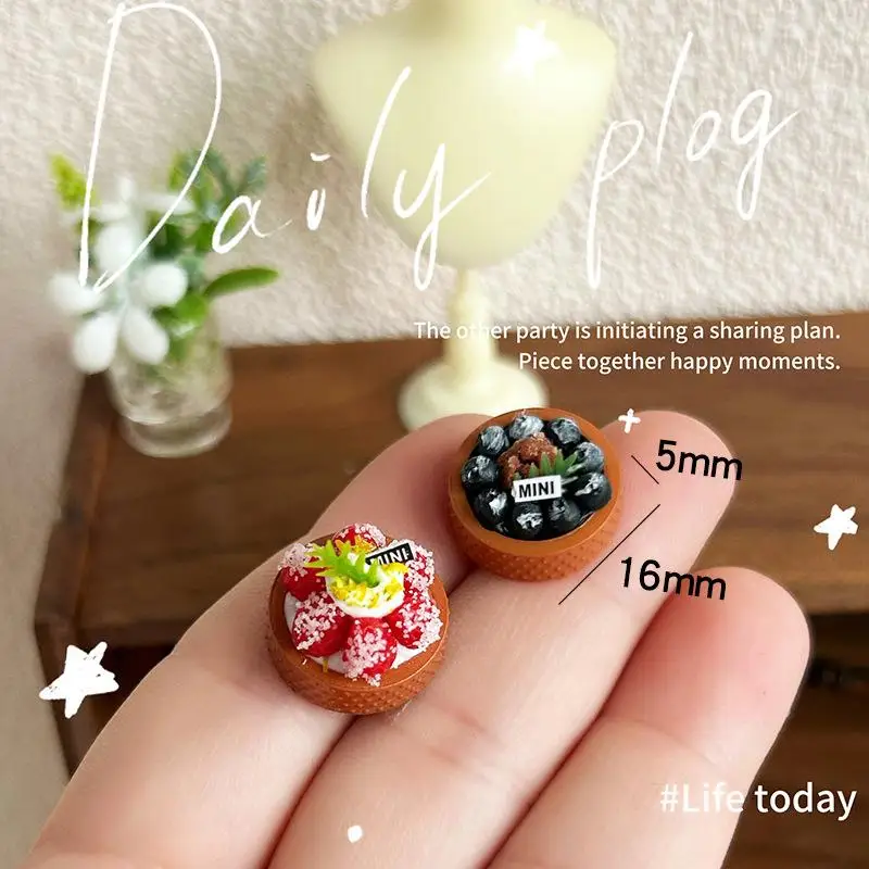 1 Peça de Comida de Simulação Kawaii, Modelo de Pão e Bolo, Miniatura de Bolo de Mirtilo e Torta de Morango, Brinquedo de Comida para Casa de Bonecas, Acessórios para Bonecas