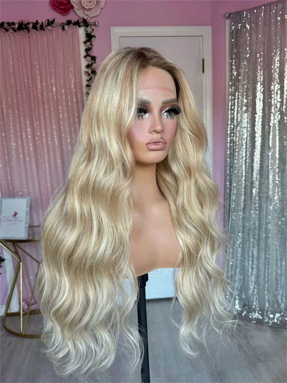 Balayage Ombre Golden Blonde Hochwertige synthetische Lace-Front-Perücke, dunkle Wurzeln, leimlose, lange, gewellte Perücken für Frauen, täglicher Partygebrauch