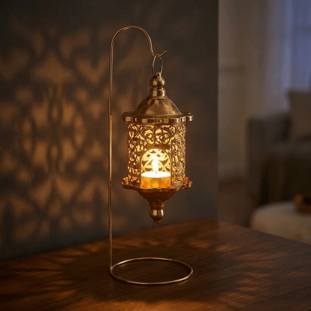 Tabletop Ornament Vintage Hollow Metal Candlestick Iron Handicraft Candle Holder Romantic Aromatherapy Candle Base Dining Room