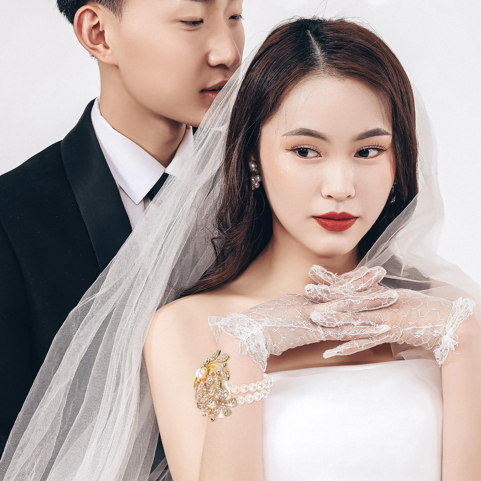 

Bridal Wrist Corsage Rhinestone Pearl Bracelet Wedding Party Decor Elegant Bridesmaid Band Wrist Corsages for Weddings