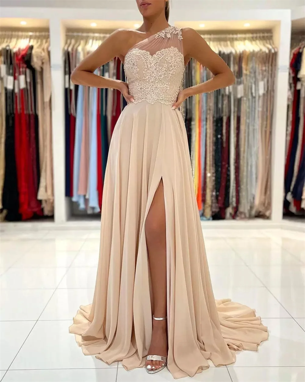 แชมเปญชีฟอง One Shoulder Evening Prom Dresses สาย Sheer สายรัด Appliques ยาวเพื่อนเจ้าสาวแยก Vestidos De Gala