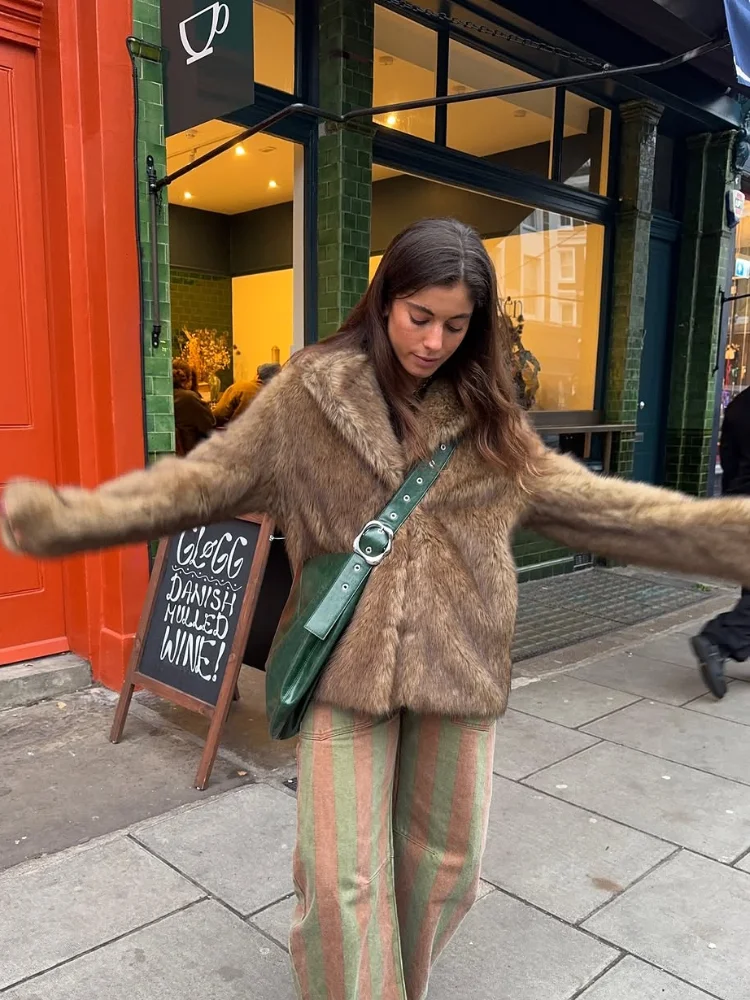 Fashion Short Faux Fur Jacket Women Chic Long Sleeved Lapel Warm Thick Jacket 2026 New Spring Winter Casual Commute Street Wear
