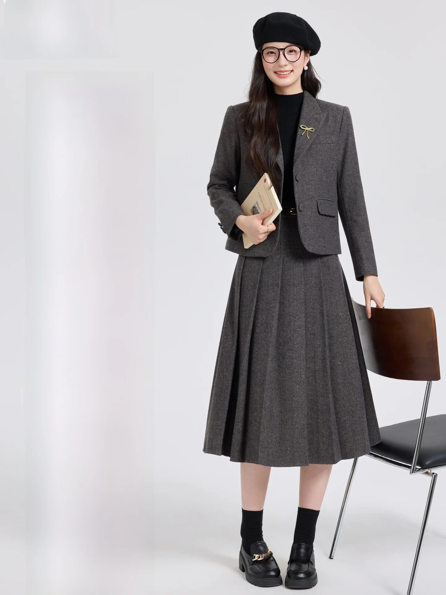 

Женский шерстяной костюм-двойка для офиса: пиджак и юбка. Профессиональный осенне-зимний модный комплект, утепленный, немнущийся.