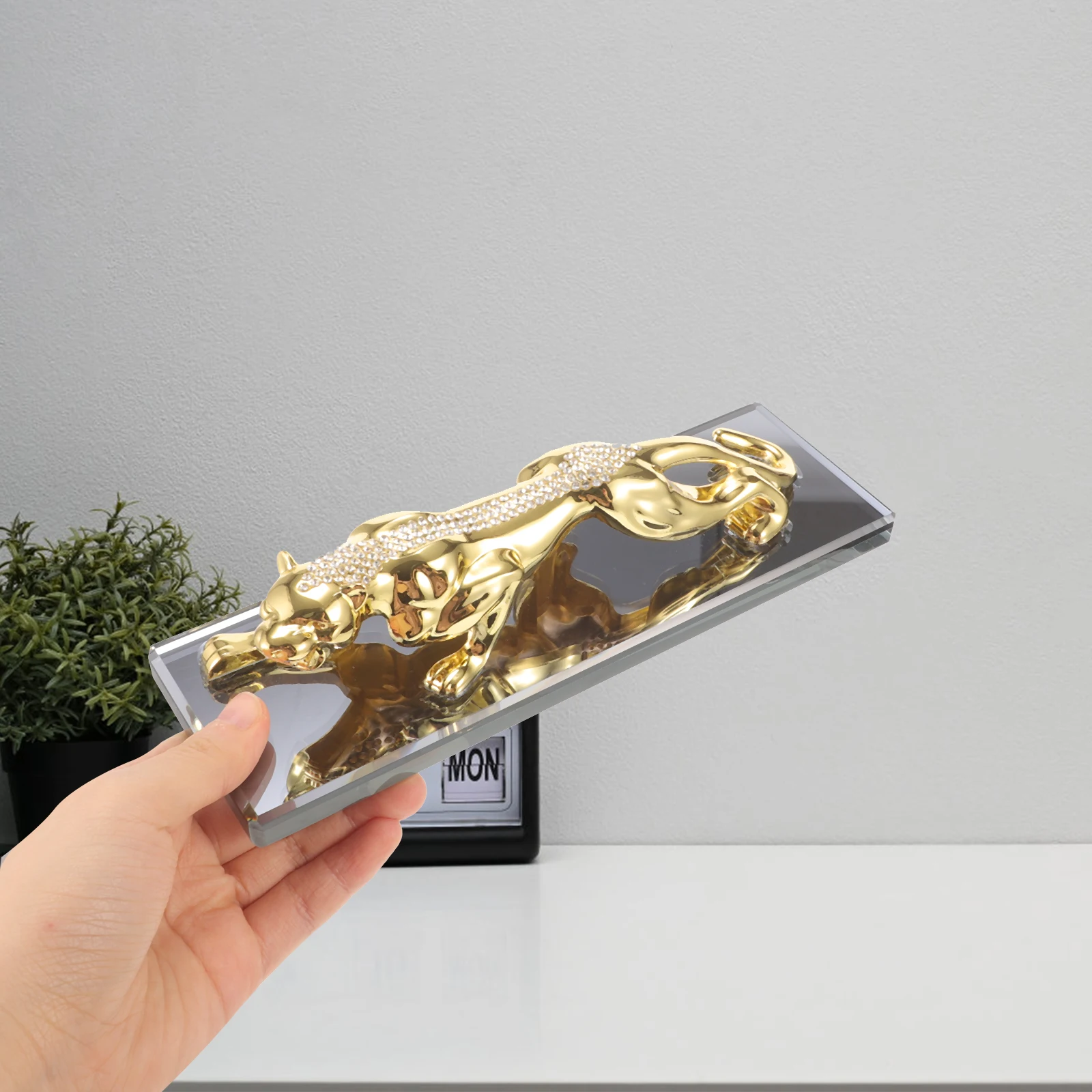 

Car Perfume Ornament Air Freshener Money Leopard Shape Zinc Alloy Auto Interior Decoration Car Home Office Gifts