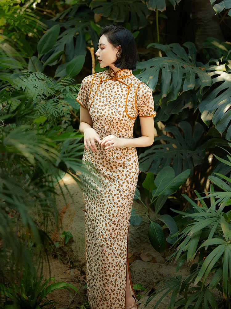 

Элегантное длинное платье с традиционным кроем, приталенное, простое, с ручной отделкой пуговицами, в ретро-стиле, для повседневной носки, из полиэфирного волокна.