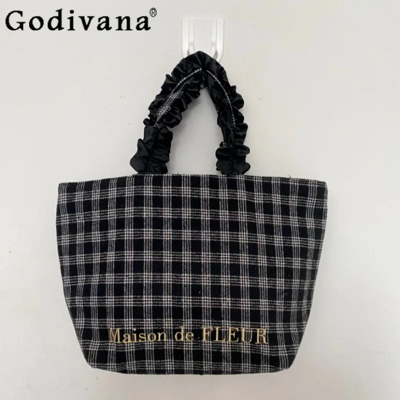 

Japanese Sweet and Cute Plaid Large-capacity Handbag Fashionable and Casual Commuting Versatile Shoulder Bag for Women