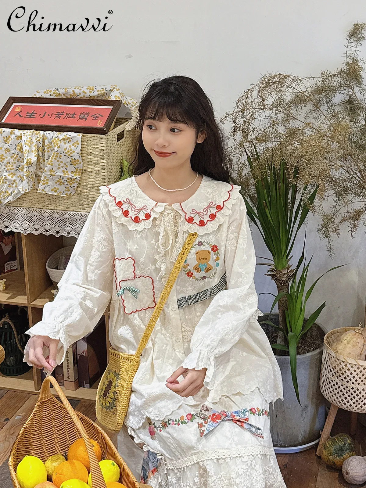 Süßes Mädchen-gesticktes Puppenkragen-Hemd, 2025, Frühling und Sommer, neues Retro-Hemd mit niedlichem Bären-Puppen-Hemd, Kawaii-Temperament, Damen-Top