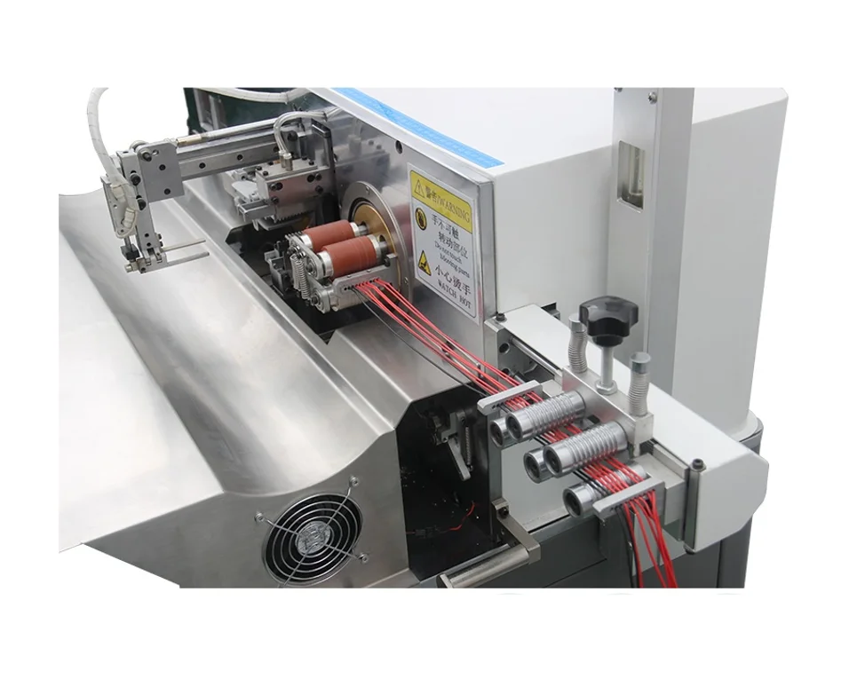 Machine d'étagage à souder, entièrement automatique, dénudage de câbles lumineux LED, torsion