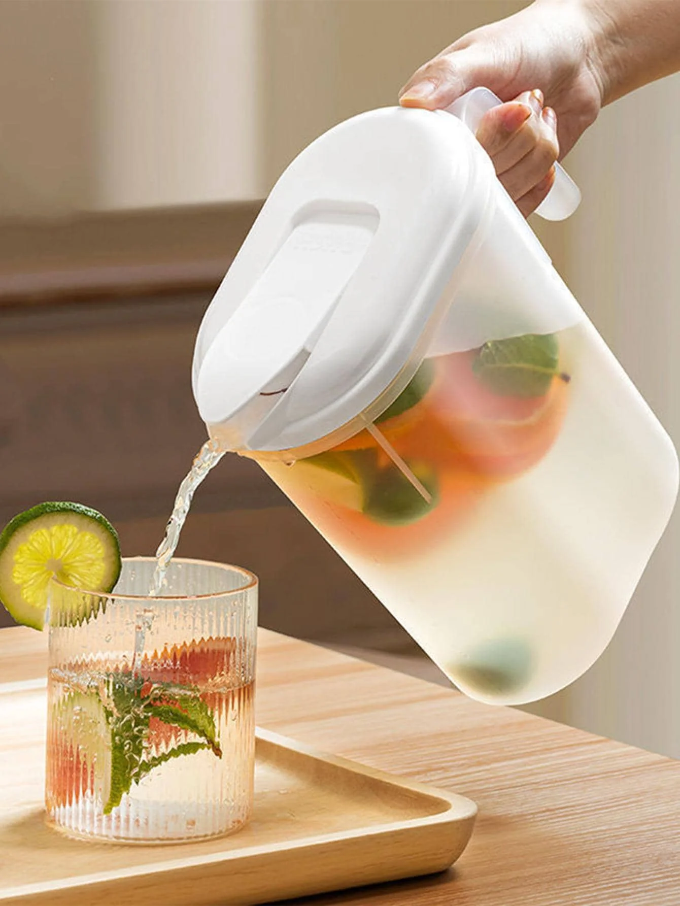 1pc white cold water bottle, Japanese household large-capacity high-temperature resistant plastic refrigerator