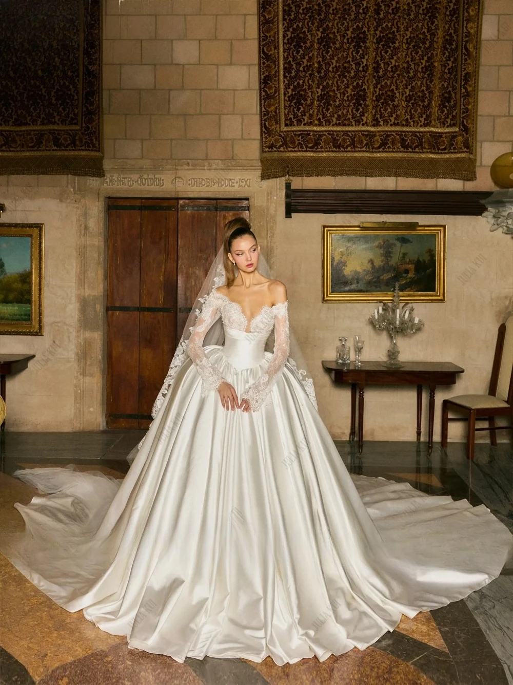 Custom Made Luxury Satin Puffy Wedding Dresses Off Shoulder Full Sleeves Sweetheart Lace Pleats Ball Gown Bride Gowns