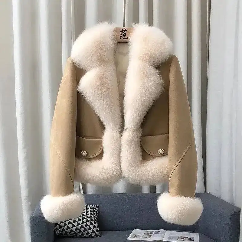 Chaqueta de hierba de piel de zorro de imitación de gama alta para mujer, chaquetas de algodón gruesas, abrigo corto de estilo fragante a la moda, Otoño/Invierno 2026