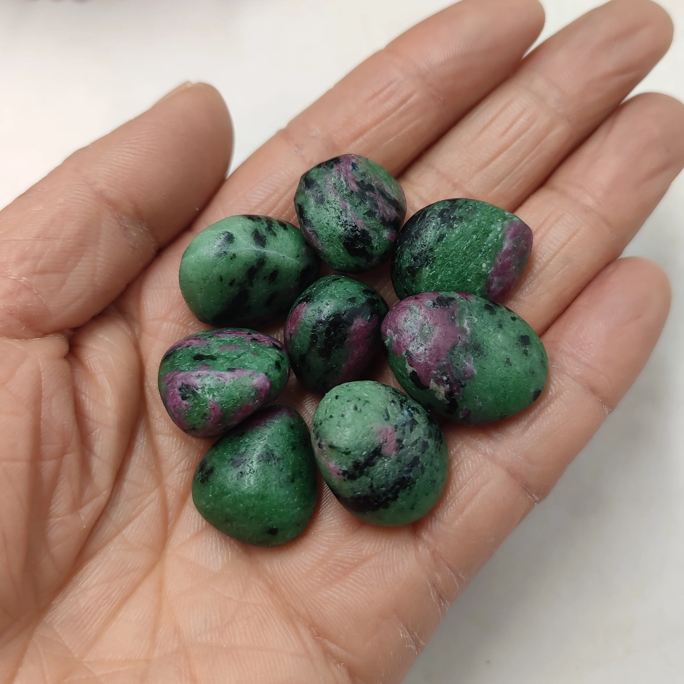 1pc Natural Red Green Ruby Zoisite Tumbled Stones Quartz Crystal Healing Gemstone Polished Mineral Specimen Home Room Decoration