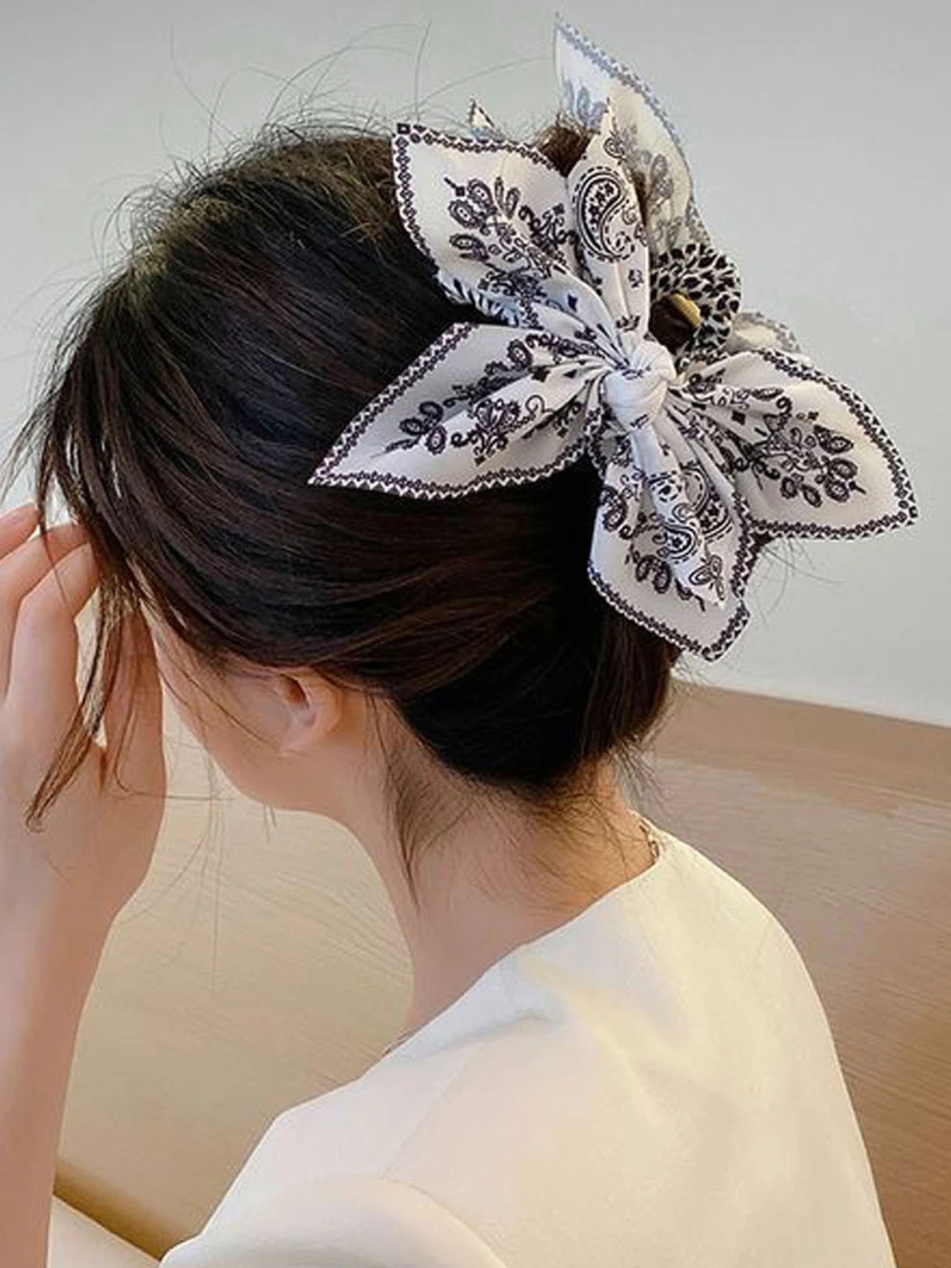 Elegant Women Bow Hair Claw Clips Double-sided Large Satin Shark Hair Claw Solid Bowknot Hairpins Barrettes Hair Accessories