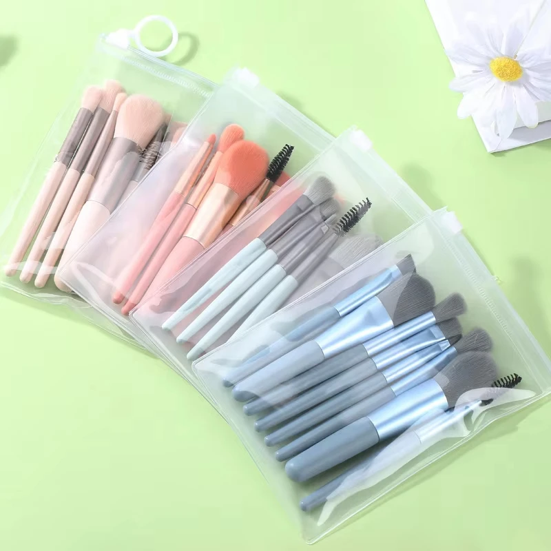 8-częściowy mini zestaw miękkich i puszystych pędzli do makijażu, idealny dla początkujących, do nakładania podkładu, różu i cieni do powiek.