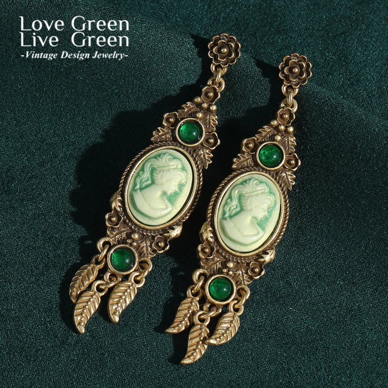 

Vintage Green Relief Cameo Feather Drop Dangle Earrings Ancient Gold Color Accessories For Women Luxury Designer Jewelry 2025
