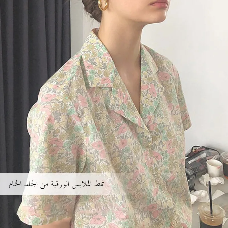 قميص نسائي بياقة على شكل V مع نمط مطبوع، خدمة تصميم ملابس مخصصة باستخدام ورق الجلد، قصة عادية لفصل الصيف