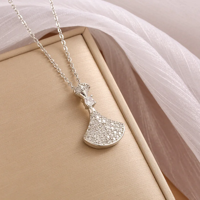 

The 2026 new trendy DIY accessory The diamond-encrusted heart-shaped necklace is fashionable tetragramaton