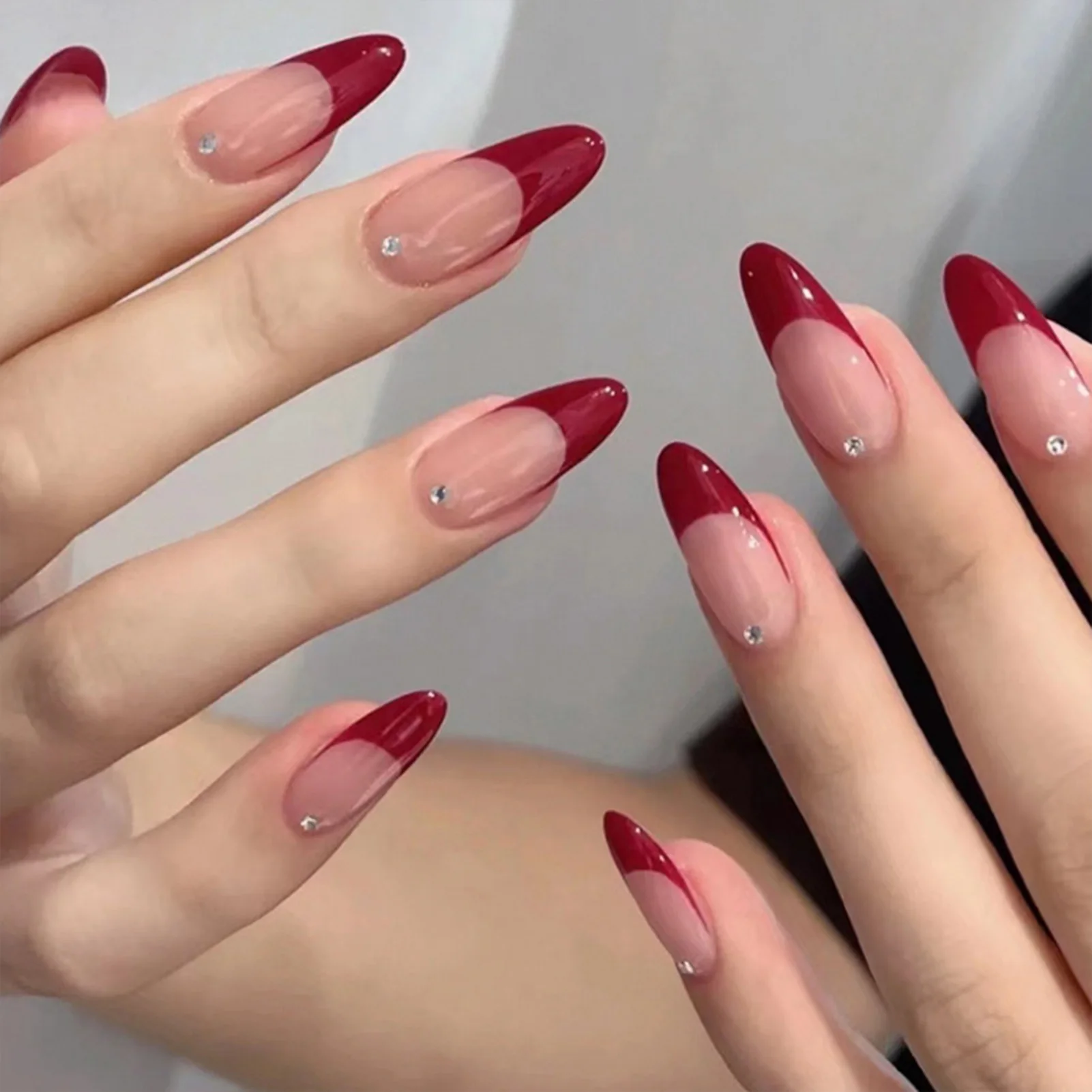 Weinrote Spitzen Mandel künstliche Nägel bequeme und kosten günstige Maniküre für Nail Art Lerner Design eigenen Stil