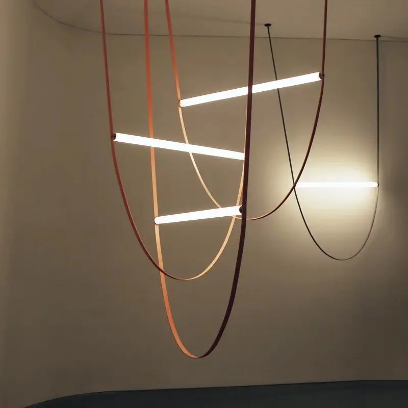 

Современная регулируемая люстра-подвеска Tube Belt LED с кожаными элементами для гостиной, отеля, холла, домашнего декора