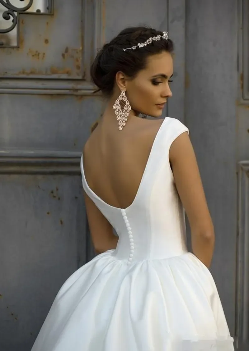 Elegant simple vintage round neck wedding dress sexy backless button a word princess new custom romantic bride dress 2024