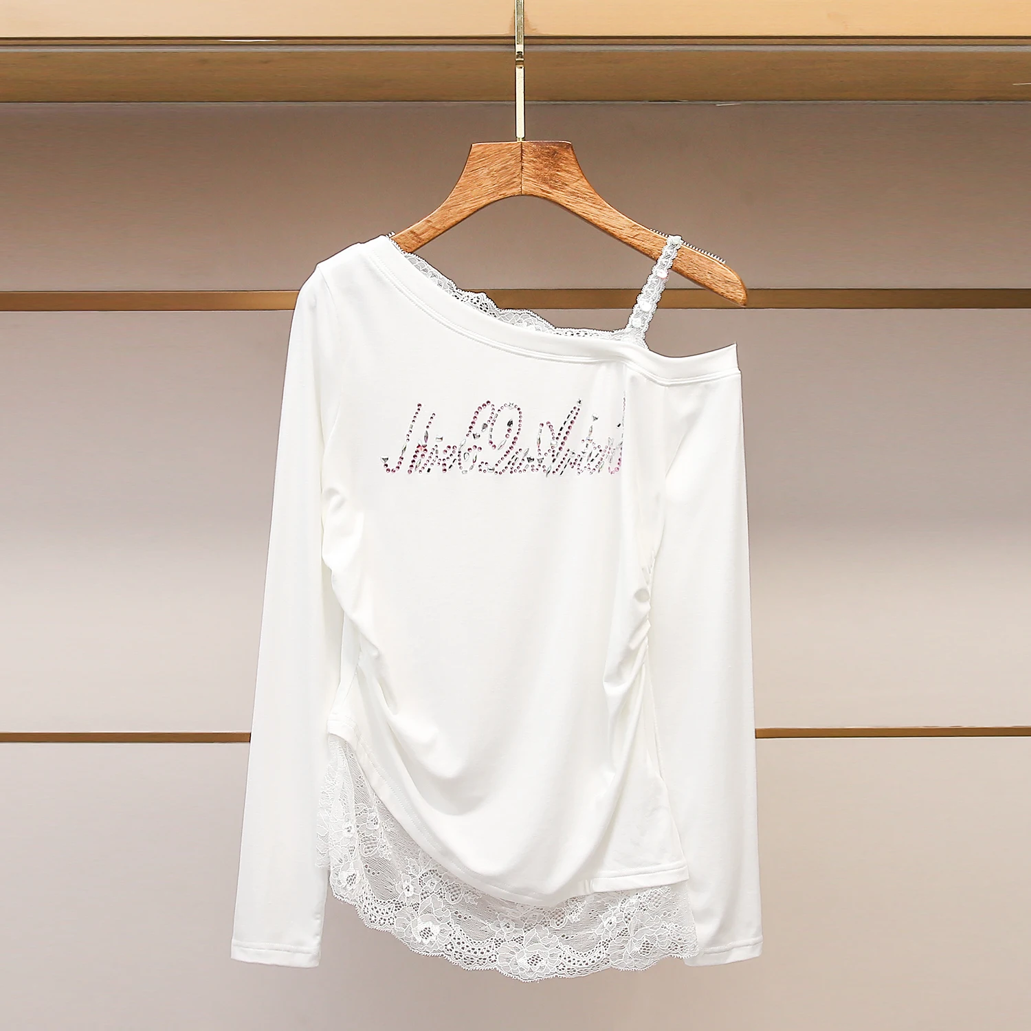 

Элегантная женская футболка с длинным рукавом, кружевными вставками и эффектом утяжки на талии, с открытыми плечами, для активного отдыха