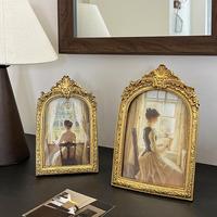 Antique Arch Shaped Photo Frame Gold Carved Embossed Resin Picture Frame Home Office Photo Display Tabletop Wall Hanging Decor