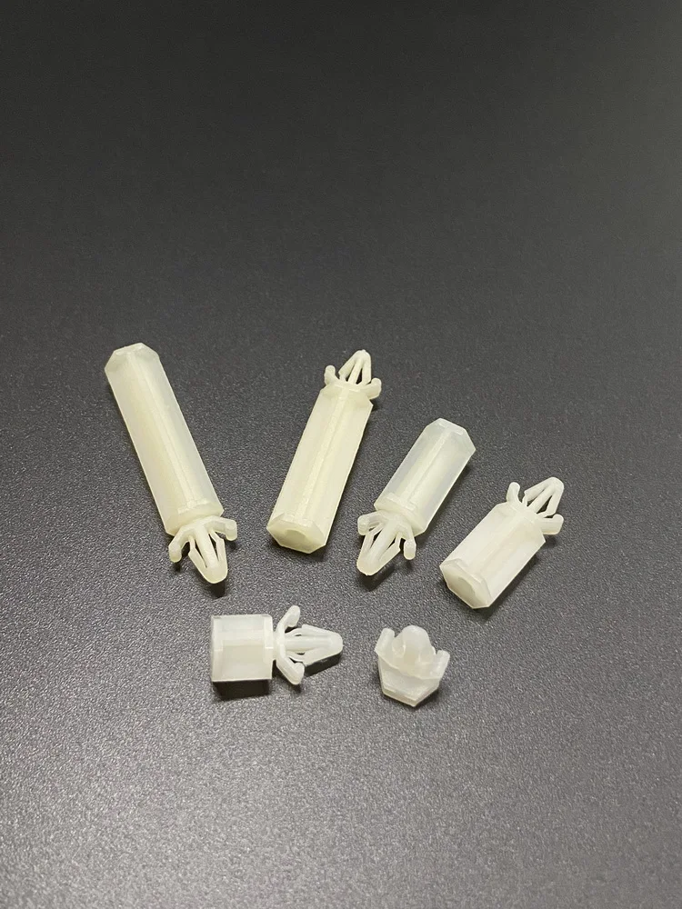 100 قطع PA66 المواد اللون الطبيعي 4 مللي متر ثقب الاستخدام لوحة دارات مطبوعة قوس طوقا رئيس واحد عزل العمود فاصل الدعم