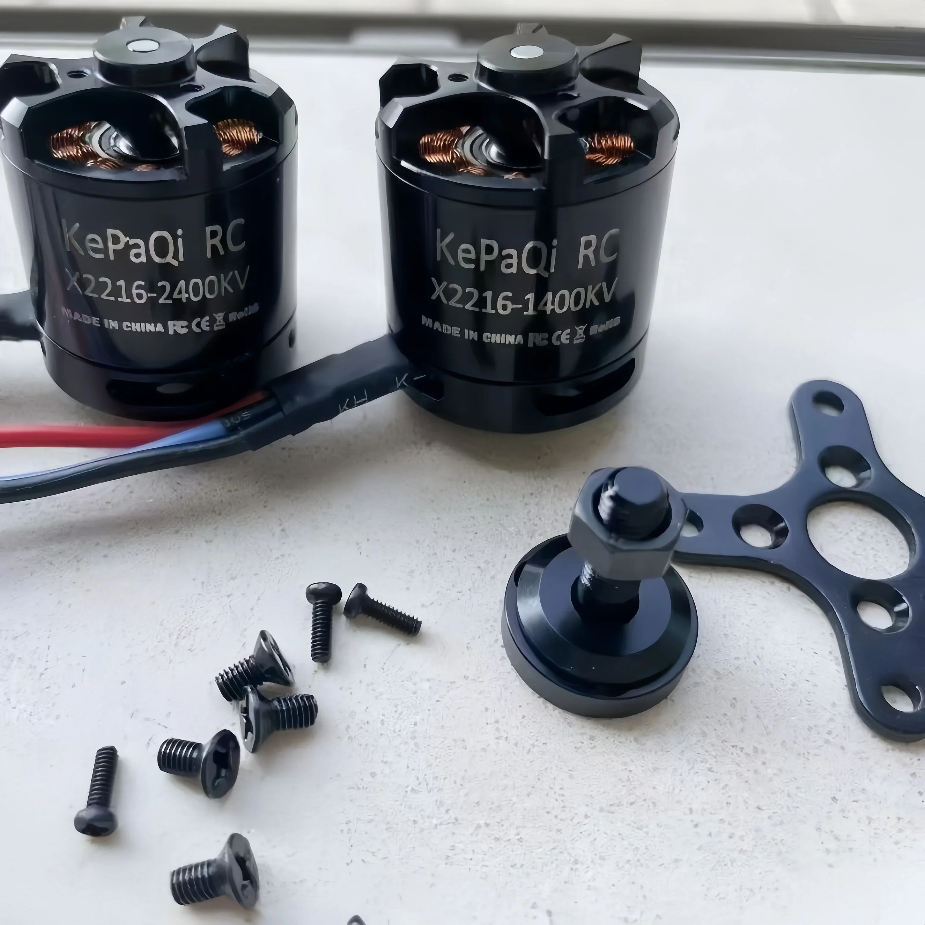 Der hocheffiziente bürstenlose Motor Modell KePaQi X2216, X2216 1400KV 2400KV, wird für ferngesteuerte Modellflugzeuge verwendet.
