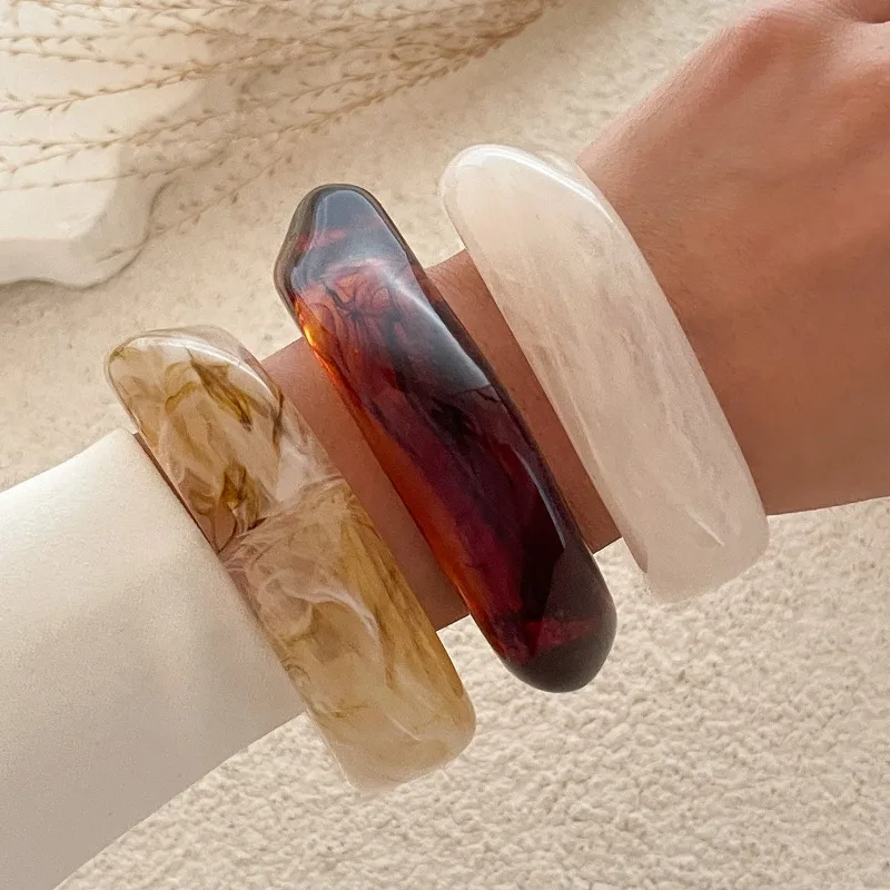 Perhiasan gelang geometris tidak beraturan Amber imitasi Resin Vintage transparan berlebihan untuk wanita komuter