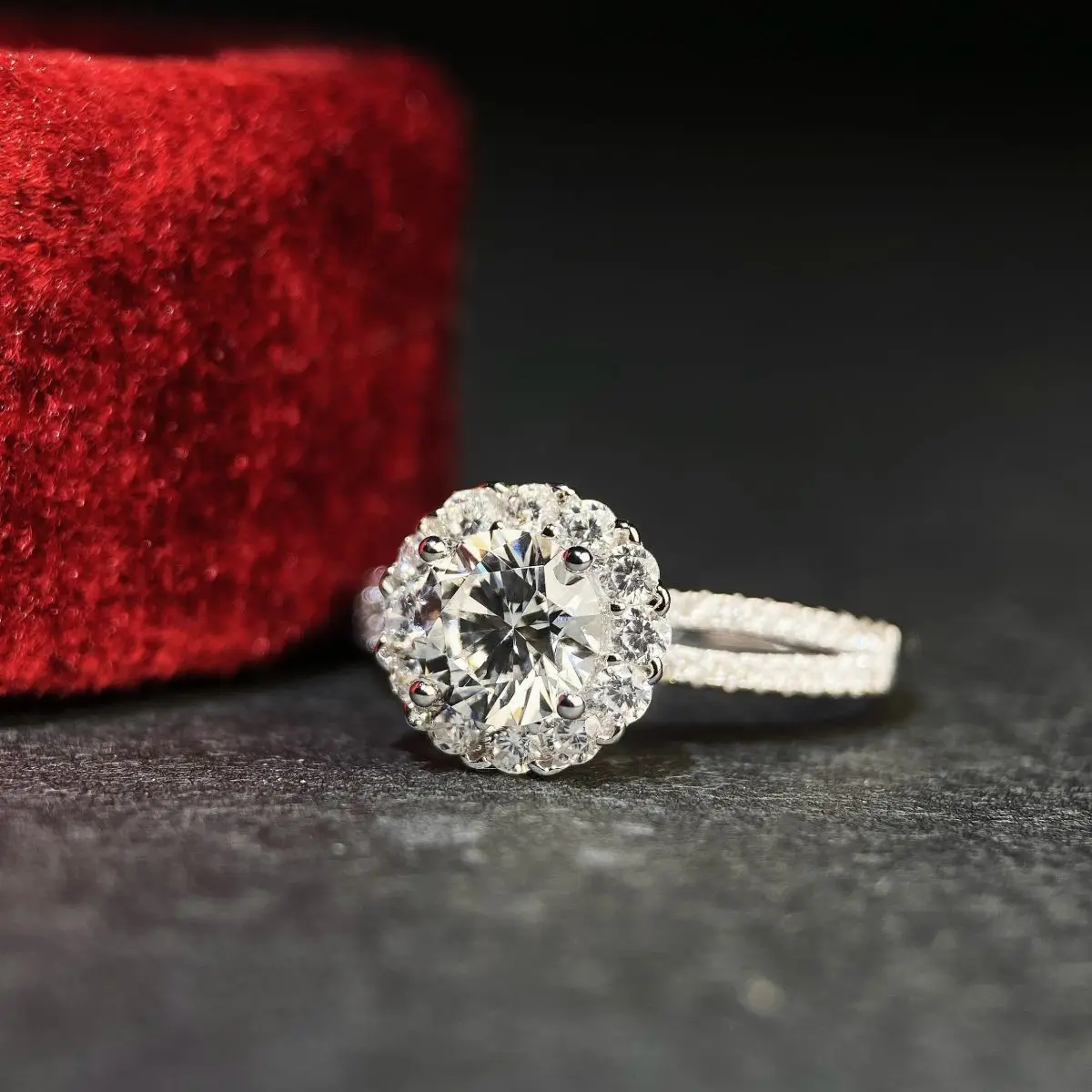 1 Karat D-Farbe VVS Klarheit Moissanit-Ring für Damen 18K Weißgold AU750 Hypoallergener Feiner Verlobungsschmuckring – Detail 1