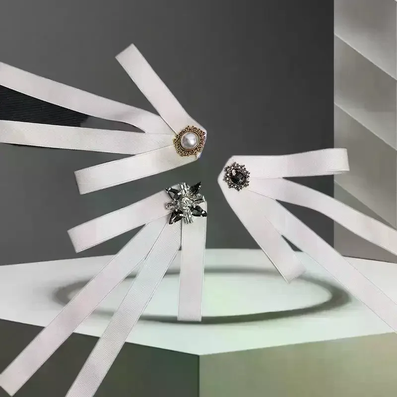 

Облегающий регулируемый галстук-бабочка с бриллиантами в однотонных цветах; Классический галстук в студенческом стиле